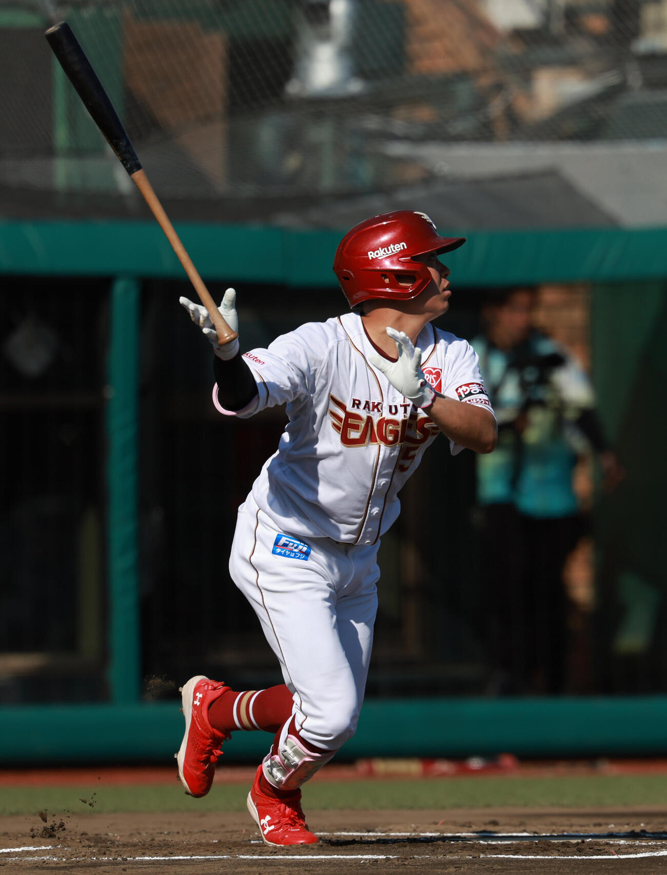 交流戦　楽天対ヤクルト　6回裏楽天無死一塁、2点本塁打を放つ渡辺佳明（撮影・水谷安孝）