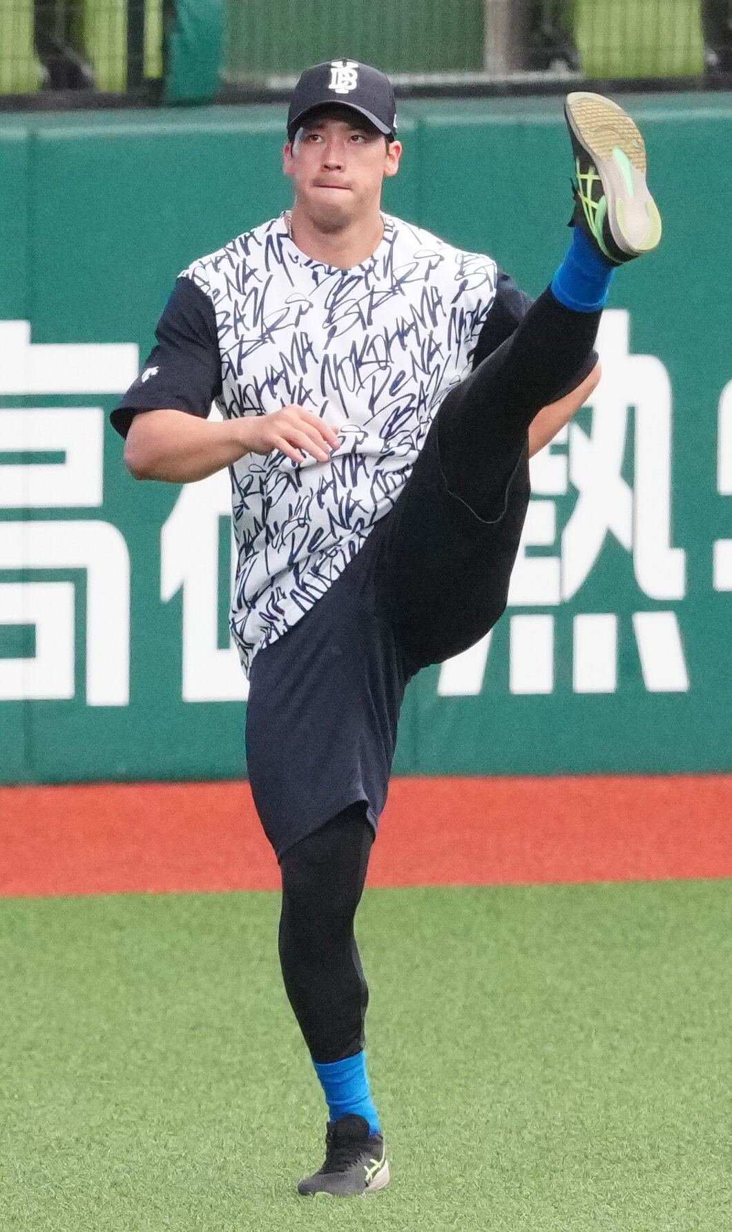 交流戦　西武対DeNA　試合前練習を行うDeNA尾形崇斗（撮影・江口和貴）＝2026年5月30日