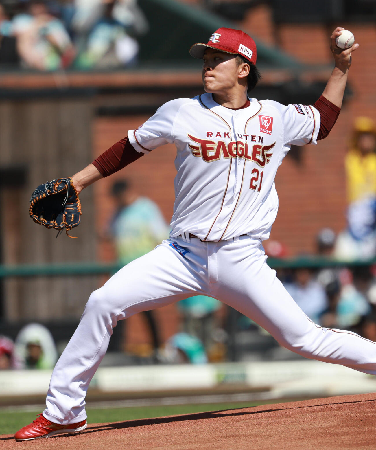 交流戦　楽天対ヤクルト　力投する楽天先発早川隆久（撮影・水谷安孝）