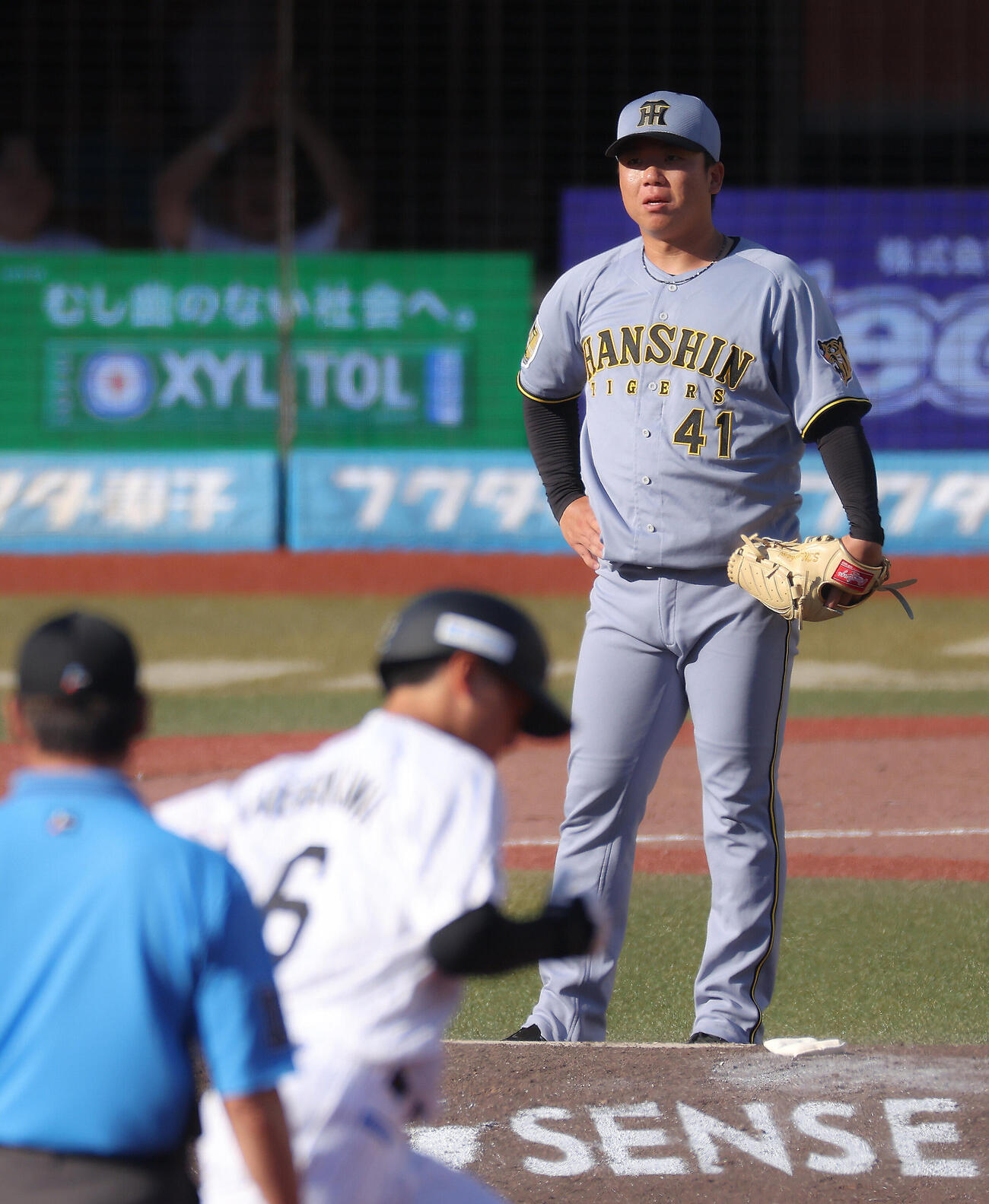 ロッテ対阪神　8回裏ロッテ1死、西川史礁に右越えソロ本塁打を浴びる村上頌樹（撮影・河田真司）