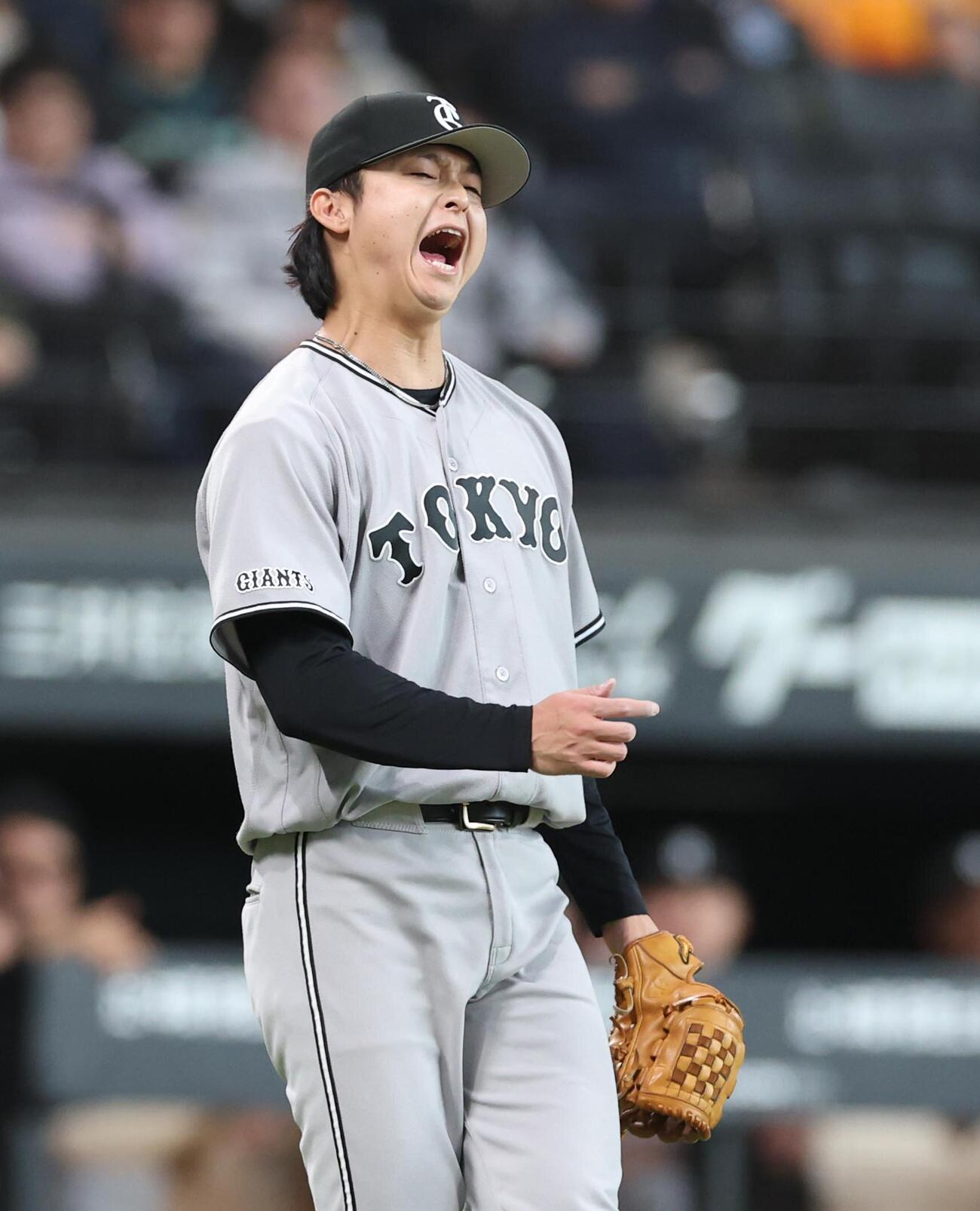 日本ハム対巨人　7回裏日本ハム2死一、三塁、清宮幸太郎を遊ゴロに抑え叫ぶ田中瑛斗（撮影・黒川智章）＝2026年5月30日