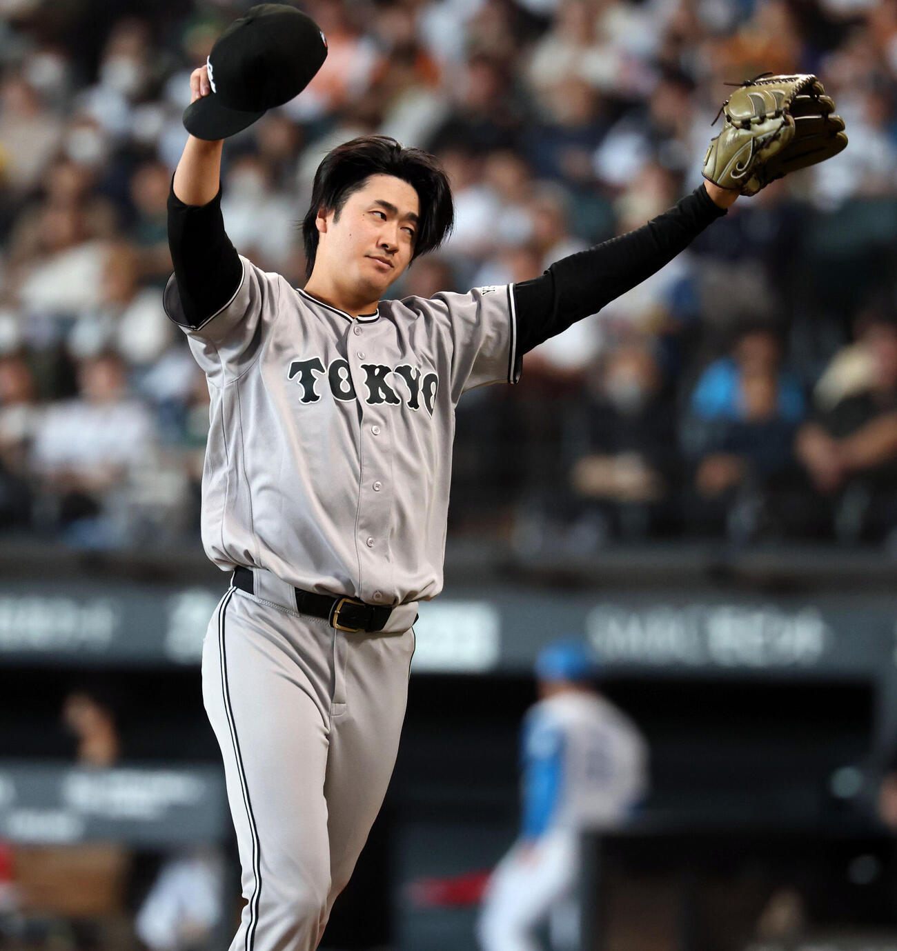日本ハム対巨人　3回裏日本ハムの攻撃を抑えた西舘勇陽は両手を上げる（撮影・浅見桂子）＝2026年5月29日