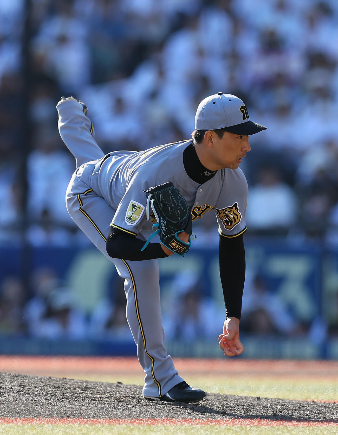 ロッテ対阪　8回途中、2番手で登板した阪神岩崎優（撮影・藤尾明華）