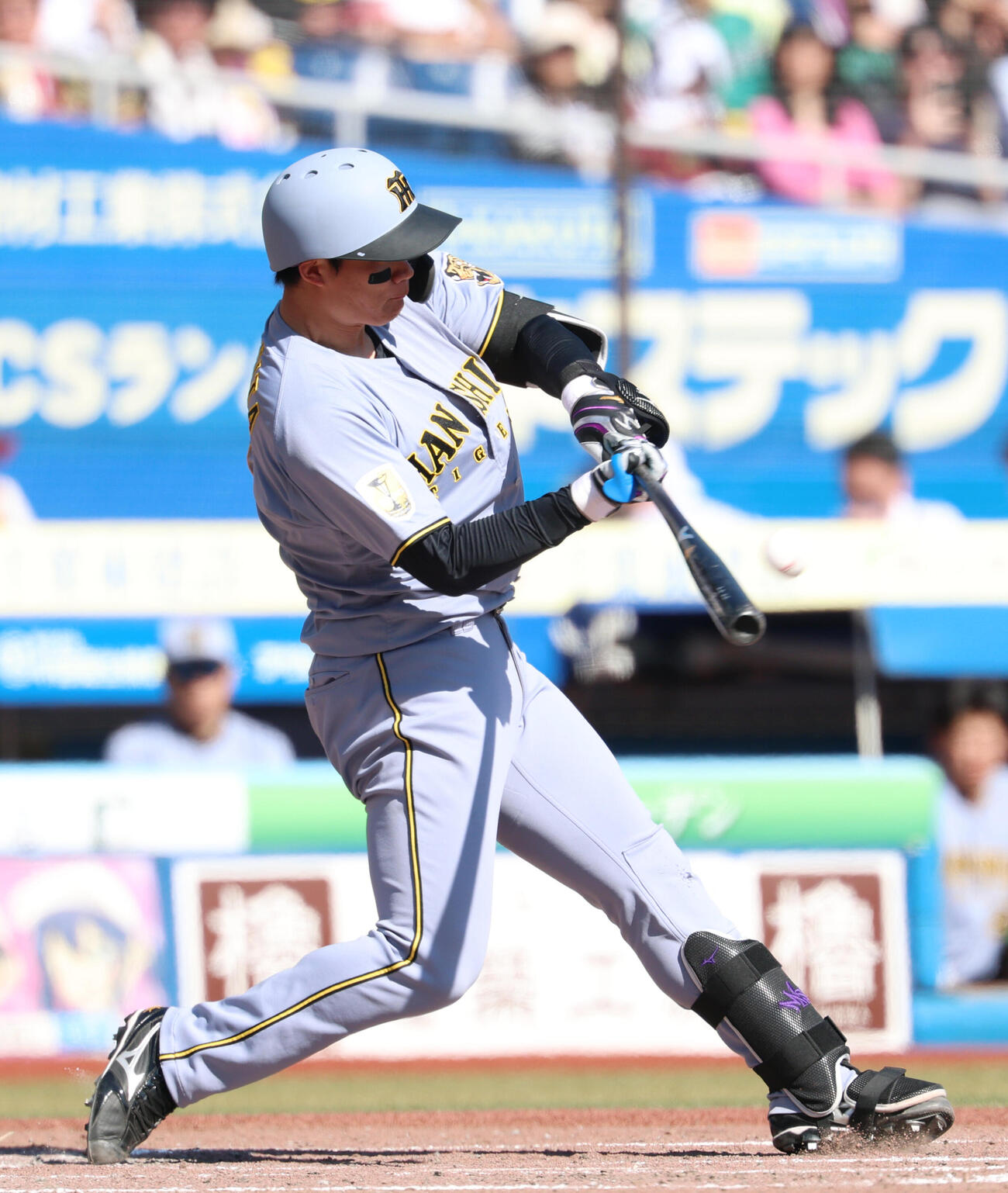 ロッテ対阪神　5回表阪神2死、ソロ本塁打を放つ森下翔太（撮影・増田悦実）