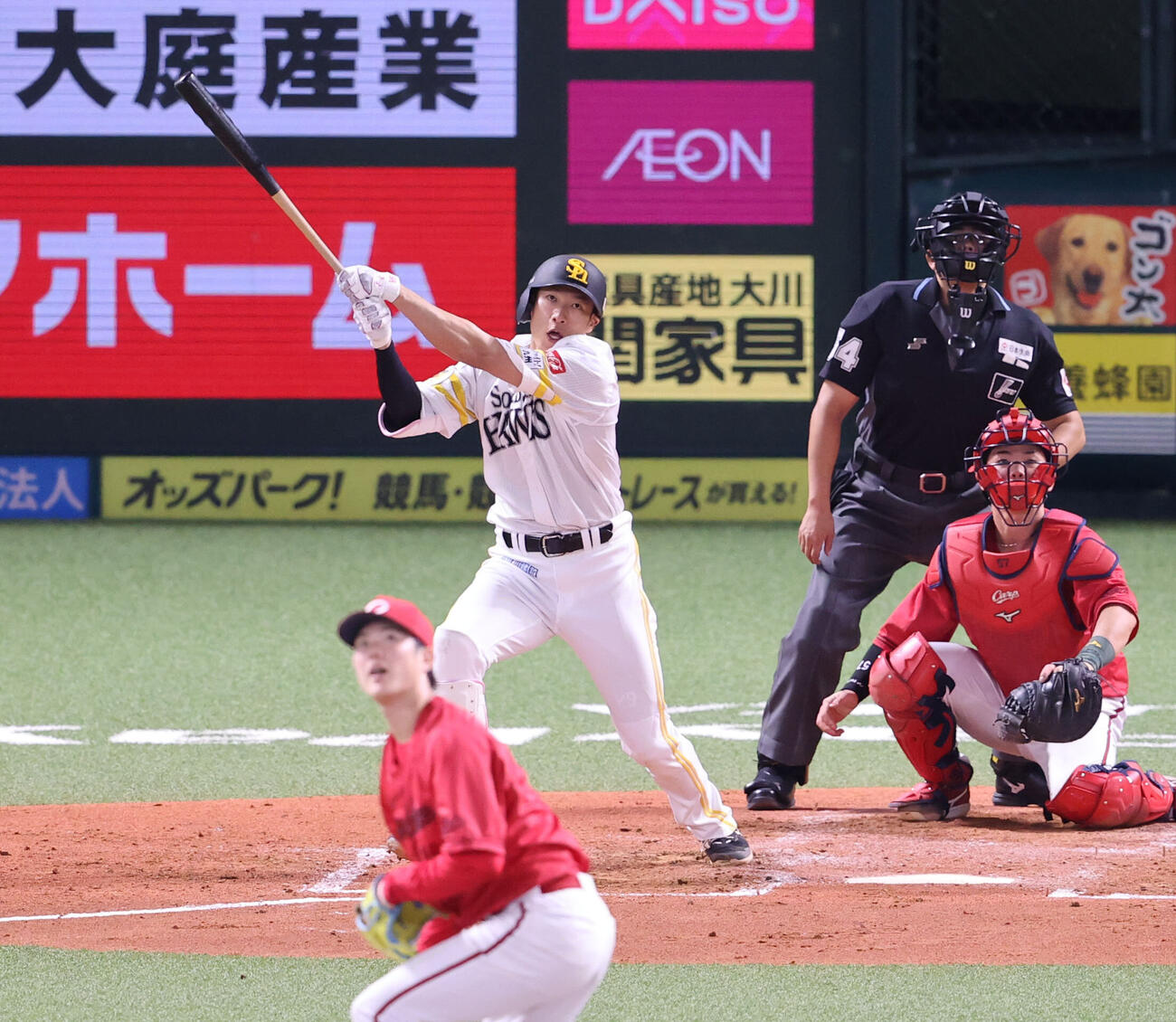ソフトバンク対広島　3回裏ソフトバンク2死、柳田悠岐は左中間に同点本塁打を放つ（撮影・梅根麻紀）