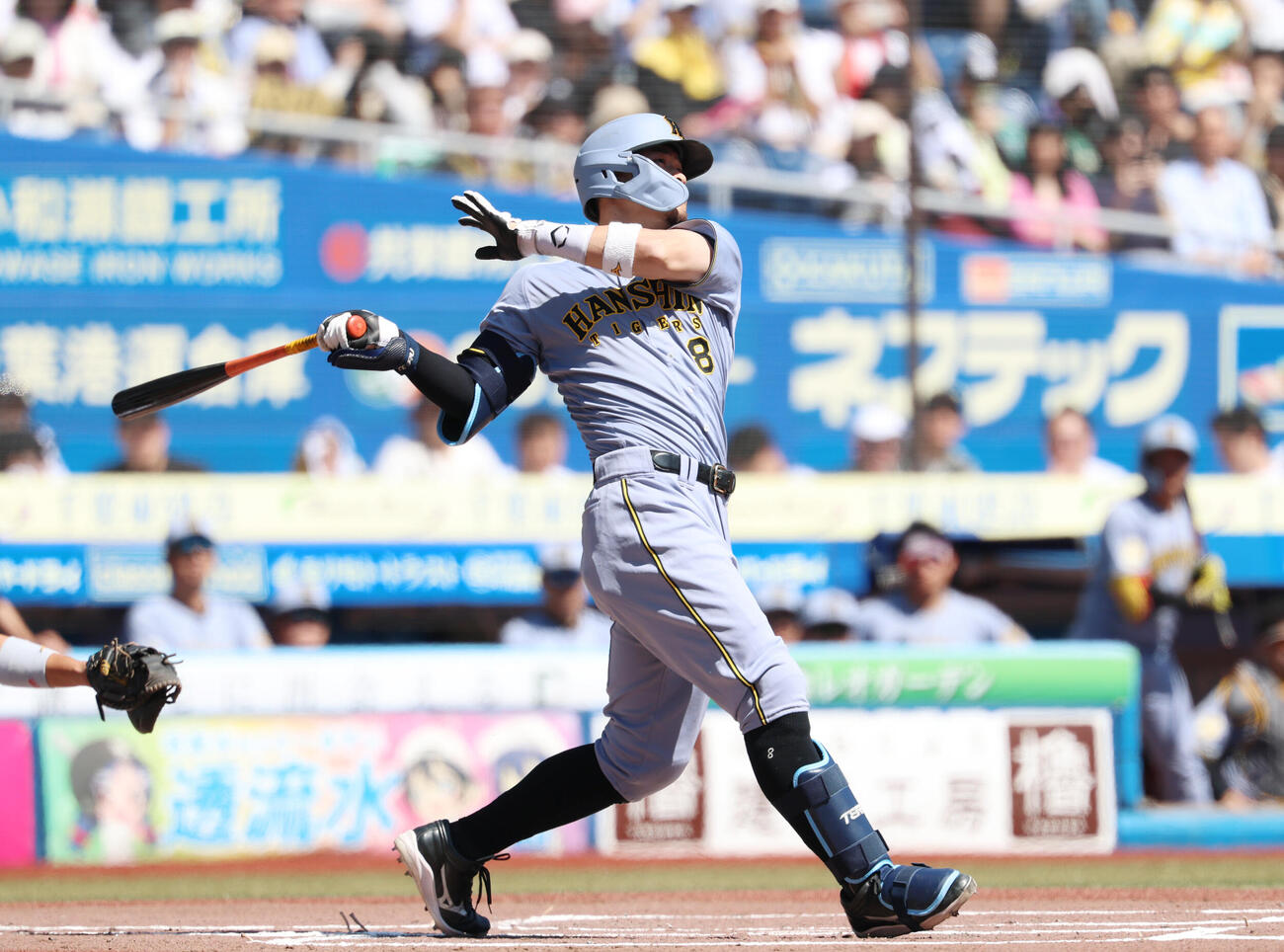 ロッテ対阪神　1回表阪神2死、先制ソロ本塁打を放つ佐藤輝明（撮影・増田悦実）＝2026年5月30日