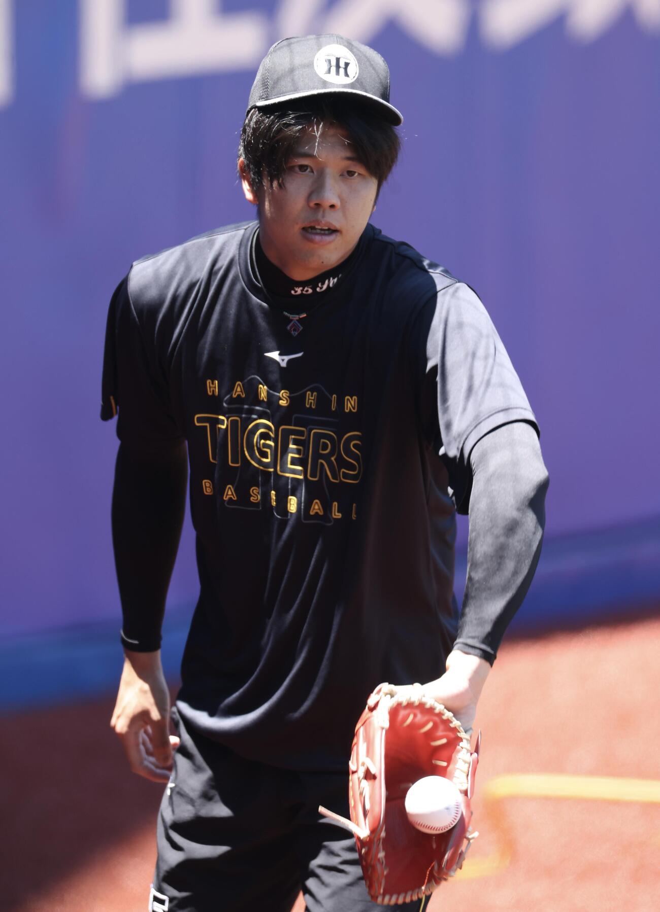 交流戦　ロッテ対阪神　試合前、練習に臨む阪神才木浩人（撮影・河田真司）＝2026年5月30日