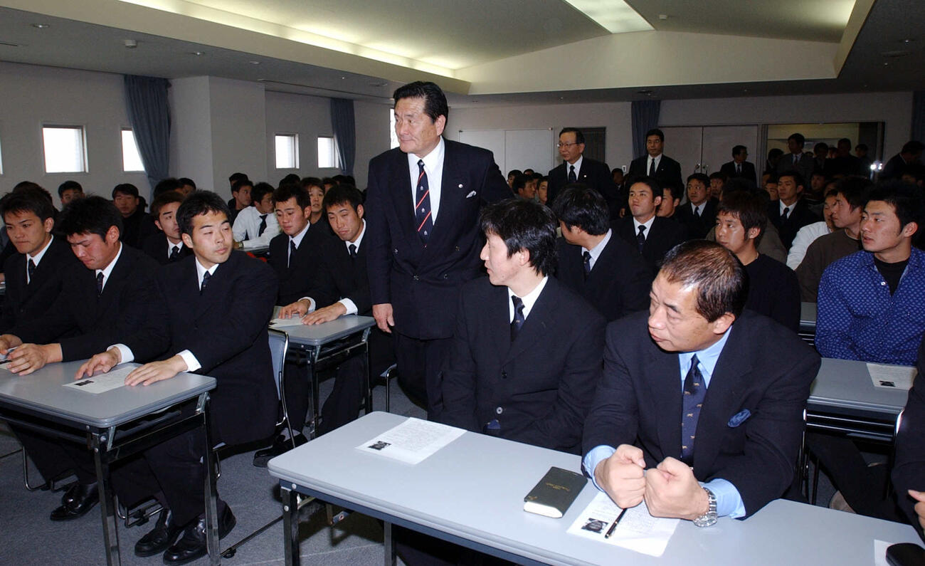 02年1月、阪神ナインに講演をおこなった山口良治伏見工ラグビー部総監督