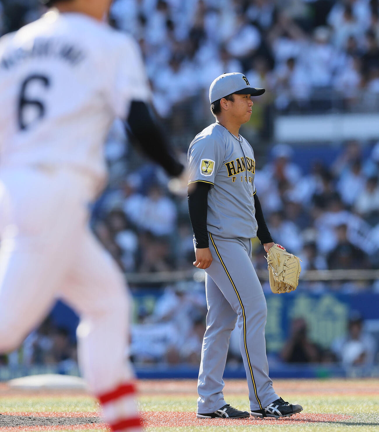 ロッテ対阪　8回裏ロッテ1死、西川史礁に本塁打を浴びた村上頌樹（撮影・藤尾明華）