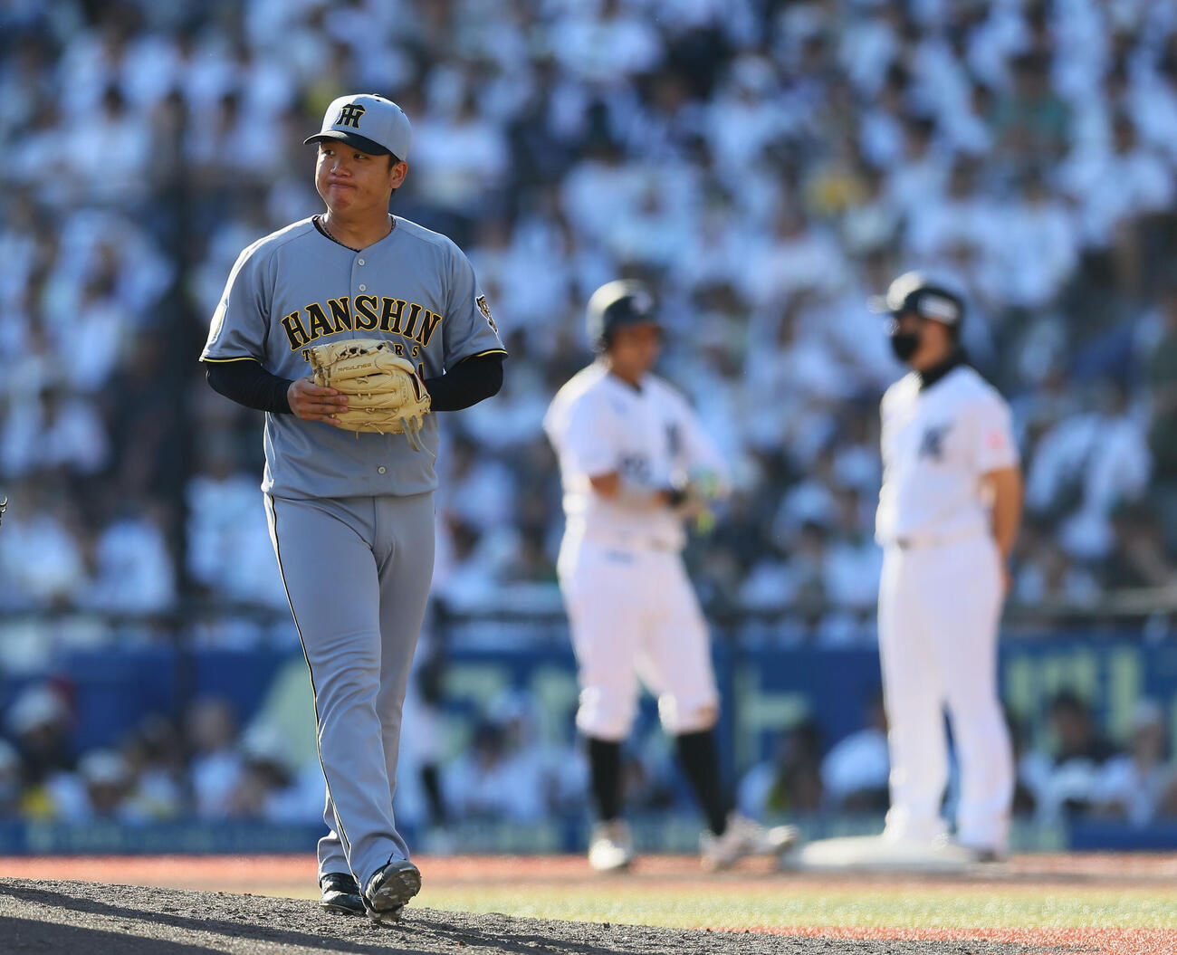 ロッテ対阪　8回途中、降板する阪神村上頌樹（撮影・藤尾明華）