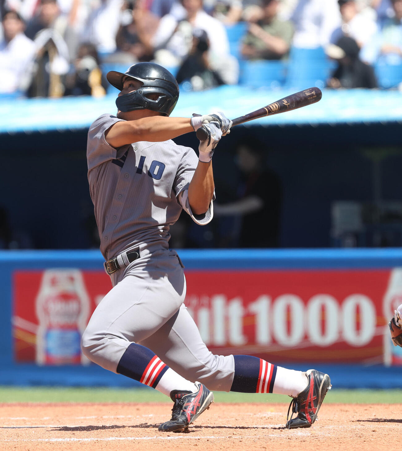 6大学野球　早大対慶大　2回裏慶大2死二塁、一宮知樹は適時二塁打を放つ（撮影・柴田隆二）