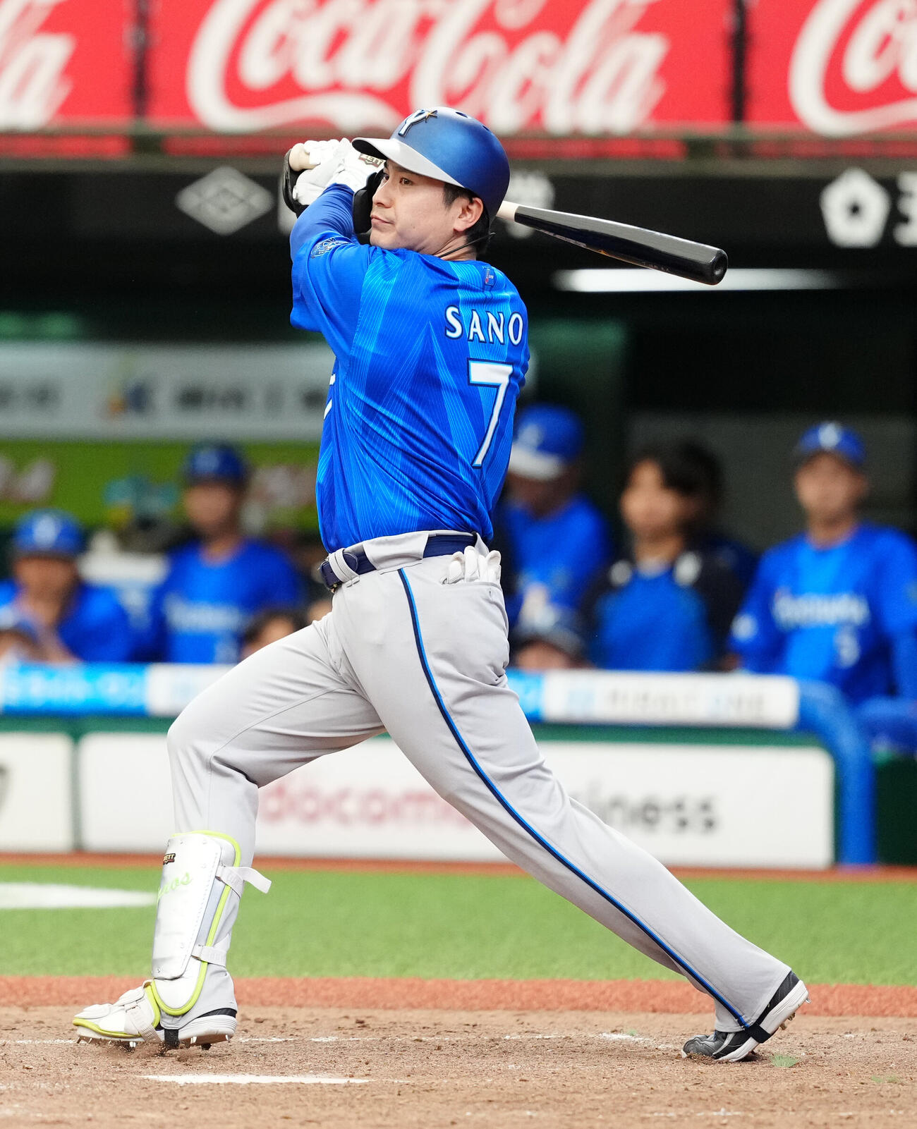 交流戦　西武対DeNA 3回表DeNA2死、二塁打を放つ佐野恵太（撮影・江口和貴）