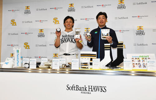 【ソフトバンク】ファミマコラボ　野村勇がばくだんむすび試食「アジのおむすびはなかなかない」