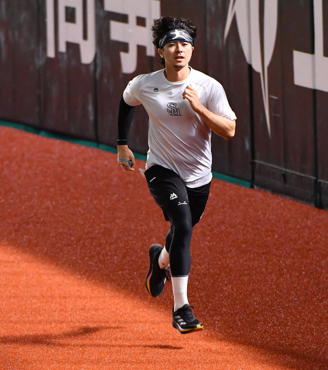 ソフトバンク対広島　ランニングを行うソフトバンク上沢直之（撮影・岩下翔太）
