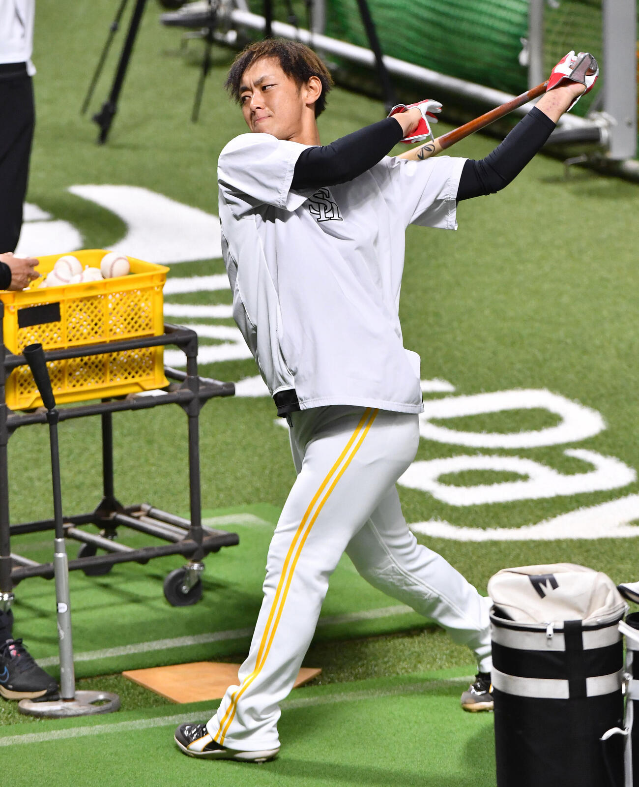 ソフトバンク対広島　打撃練習を行うソフトバンク今宮健太（撮影・岩下翔太）