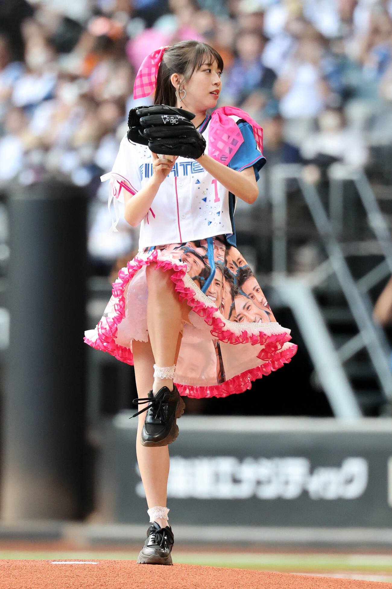 日本ハム対巨人　ファーストピッチを務めるモーニング娘。’26の牧野真莉愛（撮影・浅見桂子）＝2026年5月31日