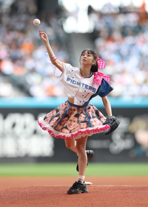 【日本ハム】Ｆ党の牧野真莉愛ファーストピッチで３年連続ノーバン投球