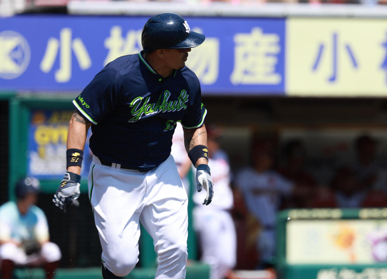 交流戦　楽天対ヤクルト　1回表ヤクルト2死二塁、先制適時打を放つホセ・オスナ（撮影・水谷安孝）
