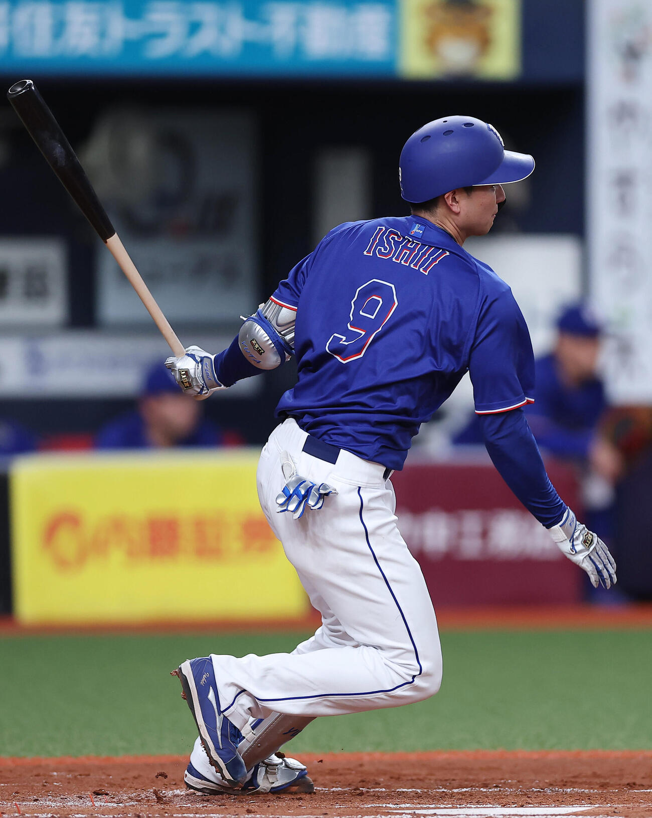 オリックス対中日　2回表中日1死一塁、左前打を放つ石伊雄太（撮影・前田充）＝2026年5月31日