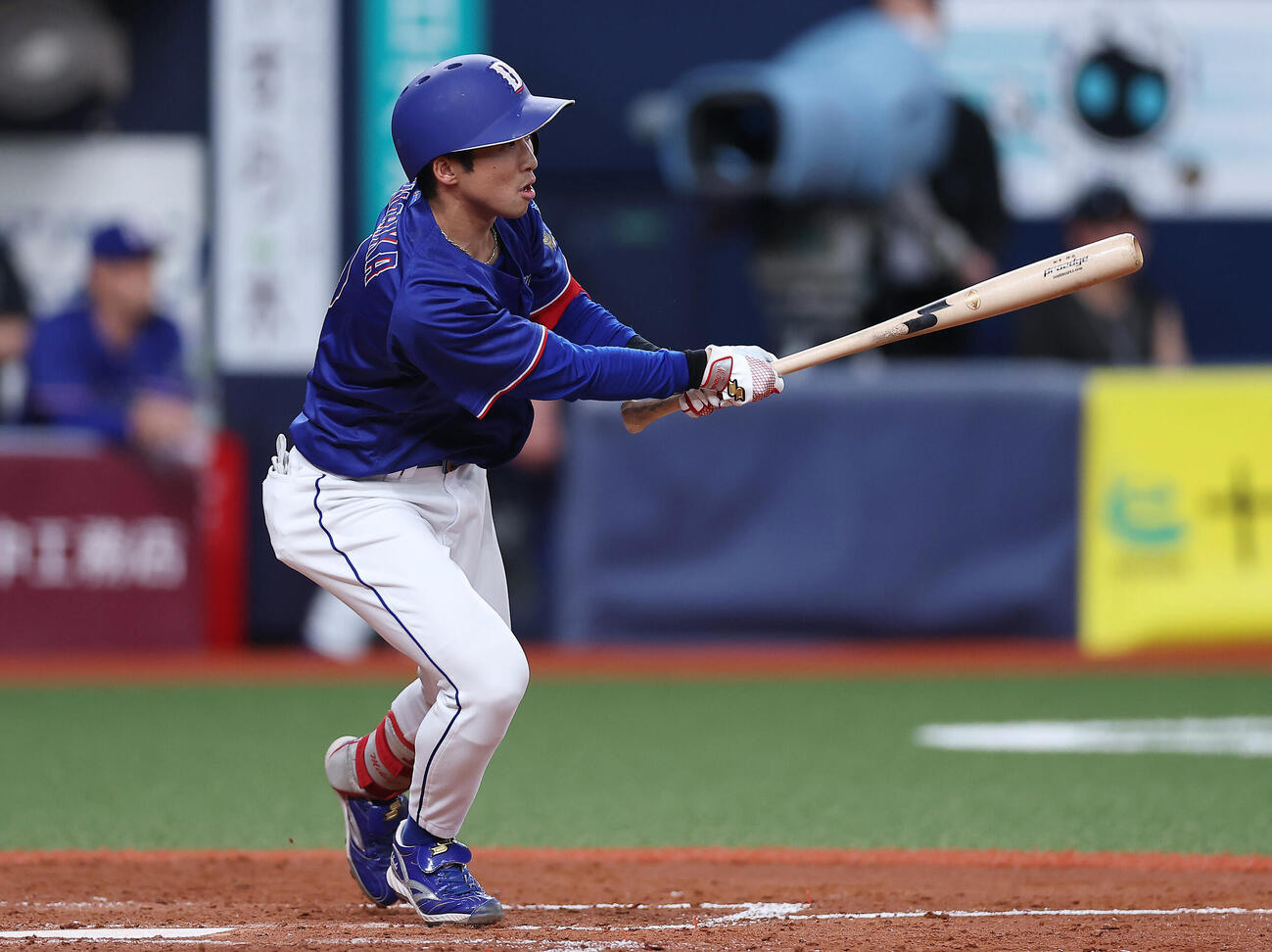 オリックス対中日　4回表中日1死二、三塁、中犠飛を放つ田中幹也（撮影・前田充）＝2026年5月31日