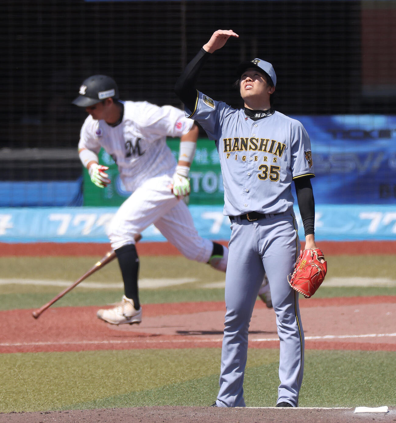 ロッテ対阪神　5回裏ロッテ無死、佐藤都志也を中飛に抑える才木浩人（撮影・河田真司）
