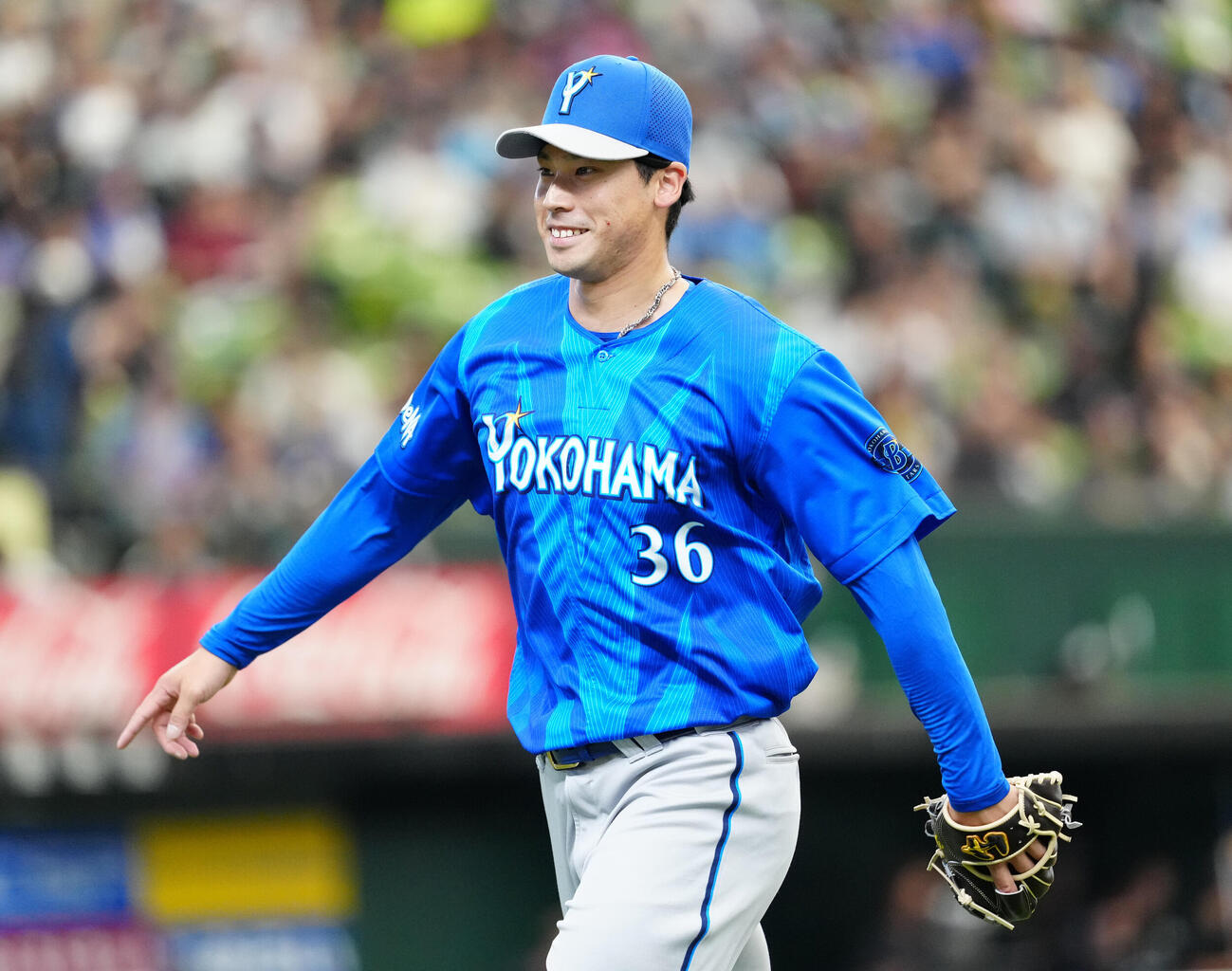交流戦　西武対DeNA 5回裏終了後、ベンチに引き揚げるDeNA先発の尾形崇斗（撮影・江口和貴）＝2026年5月31日