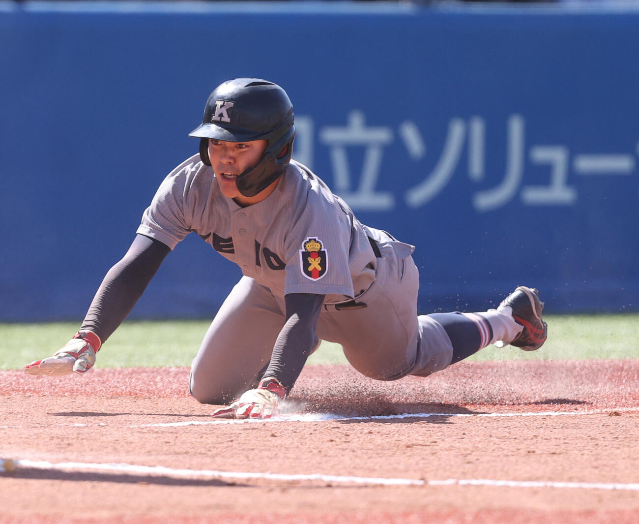 6大学野球　慶大対早大、6回表慶大1死二、三塁、今津慶介の一塁ゴロの間に三塁走者吉開鉄朗が生還する（撮影・柴田隆二）（＝2026年5月31日）