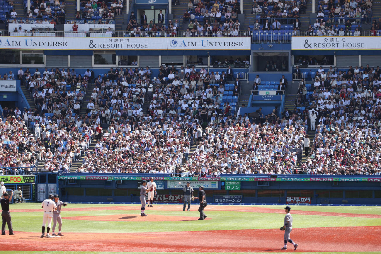 6大学野球　慶大対早大戦を観戦される天皇陛下と長女愛子さま（撮影・柴田隆二）（＝2026年5月31日）