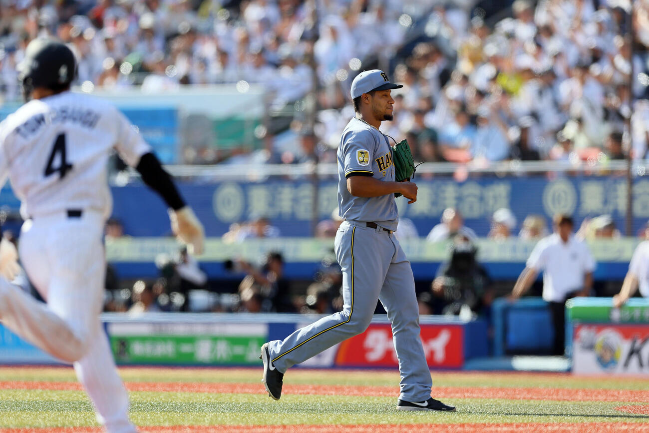 ロッテ対阪　8回裏ロッテ1死一、二塁、山口航輝に2点適時二塁打を許したモレッタ（撮影・藤尾明華）＝2026年5月31日、ZOZOマリンスタジアム