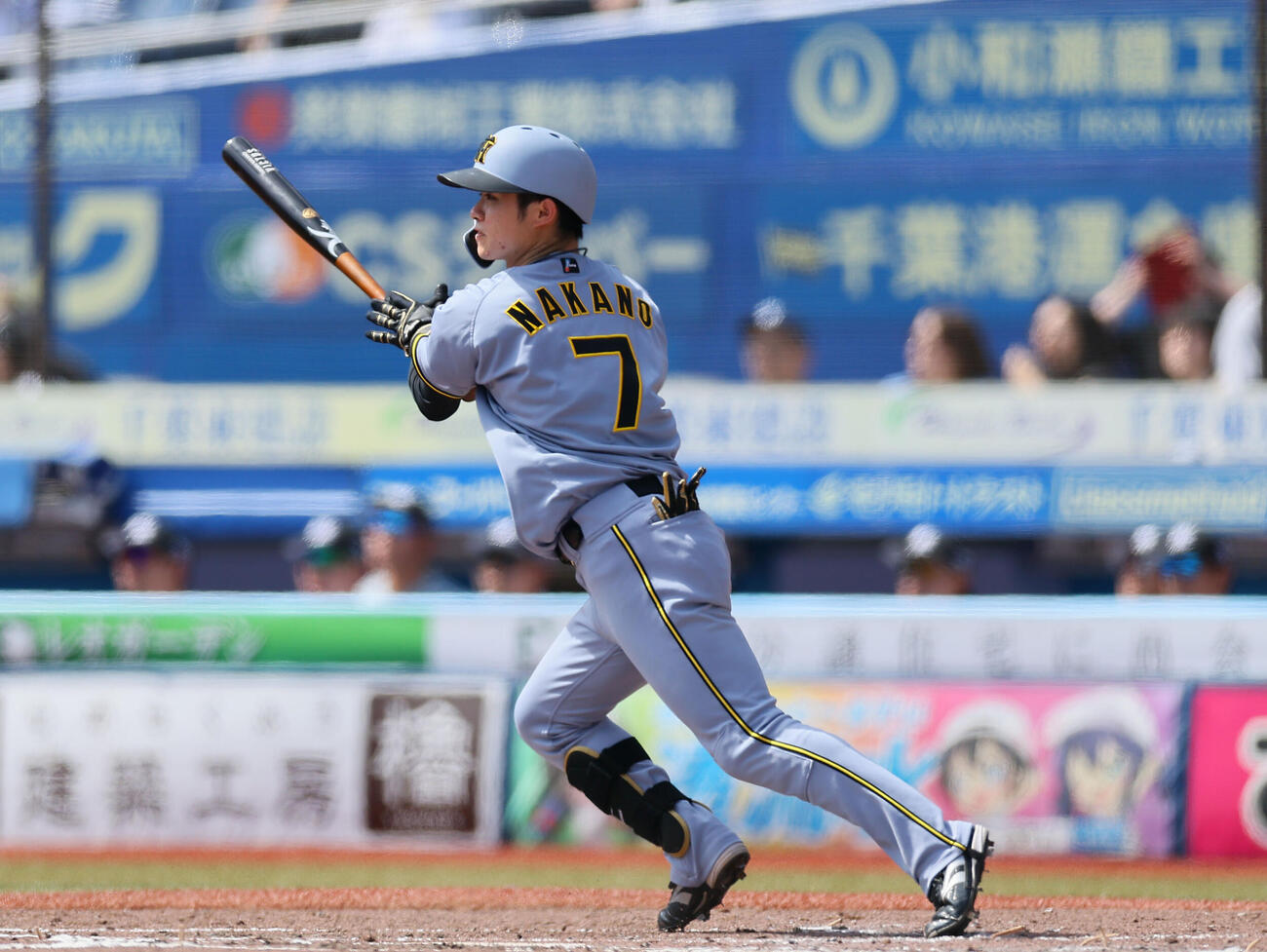 ロッテ対阪　5回表版1死一塁、中野拓夢は中前打を放つ（撮影・藤尾明華）