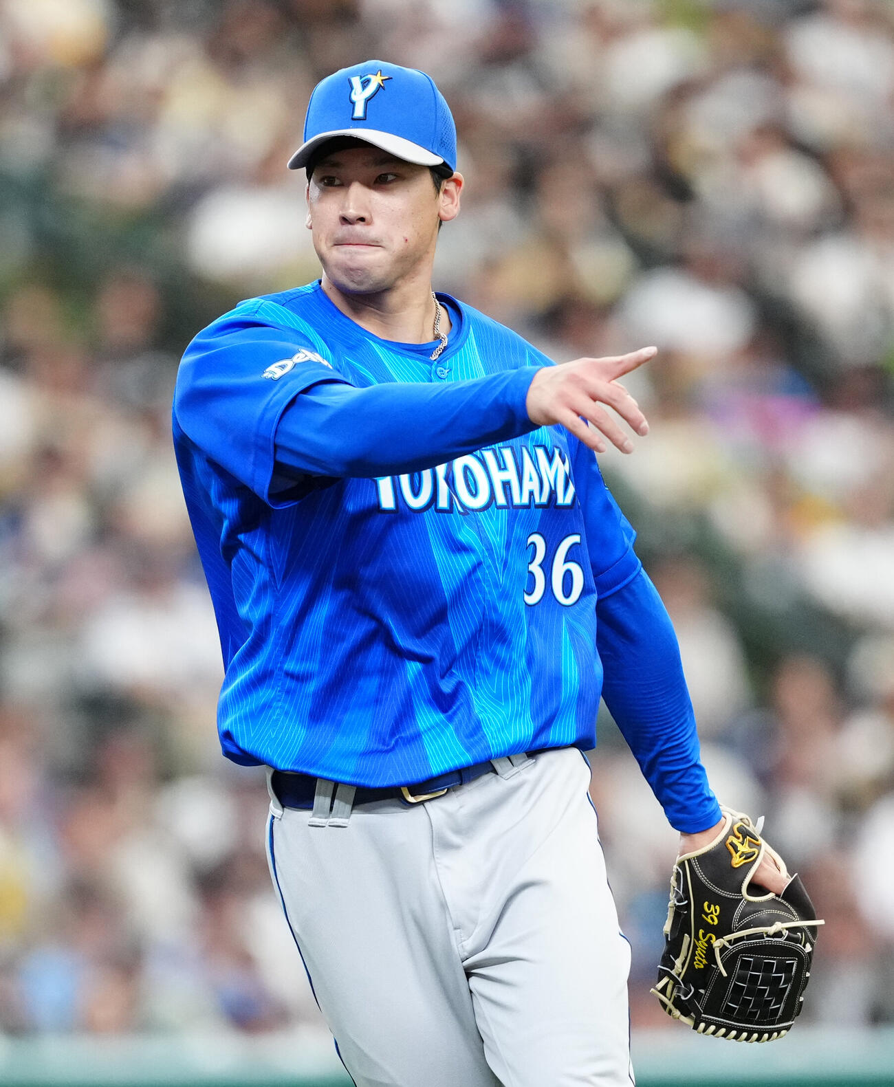交流戦　西武対DeNA 5回裏西武2死一塁、滝沢夏央を一ゴロに仕留める尾形崇斗（撮影・江口和貴）