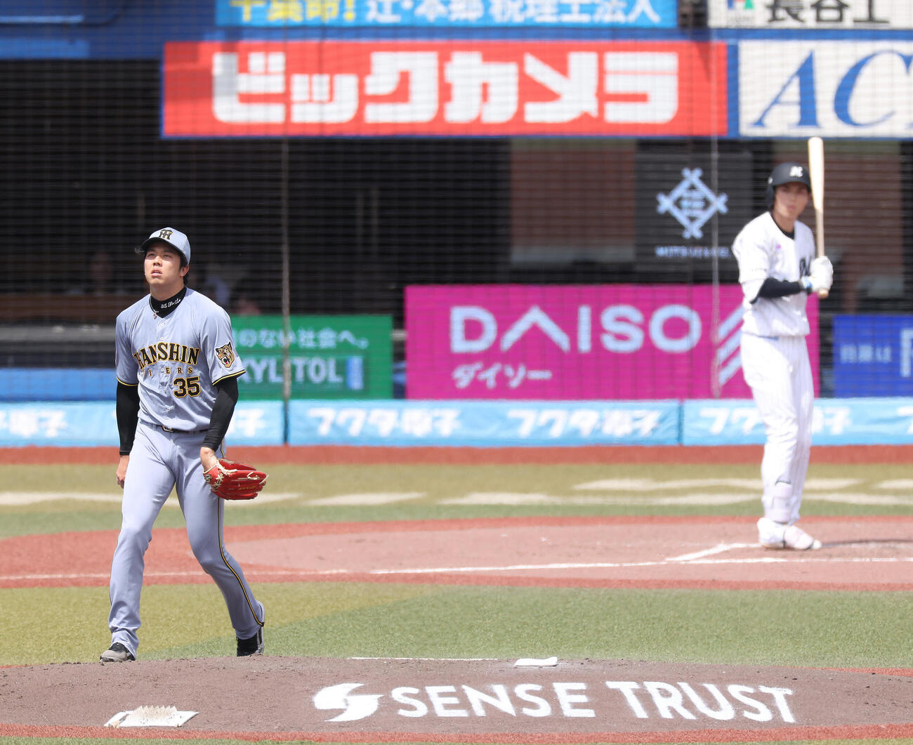 ロッテ対阪神　3回裏ロッテ1死、和田康士郎を三振に抑える才木浩人（撮影・河田真司）