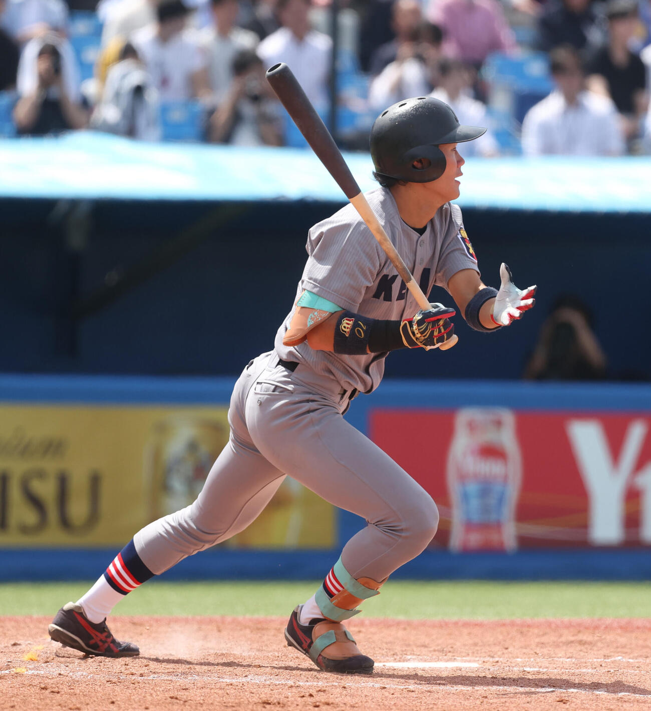 6大学野球　早大対慶大　3回裏慶大2死、今津慶介は二塁打を放つ（撮影・柴田隆二）（＝2026年6月1日）