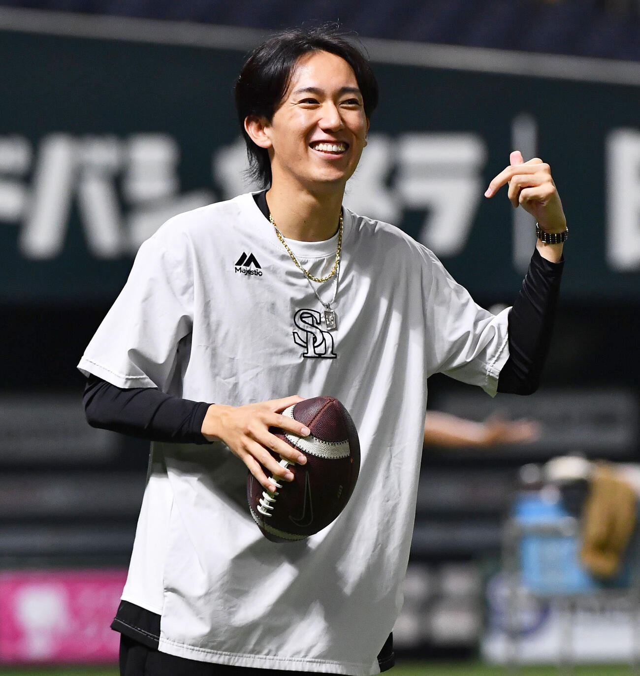 笑顔で練習を行うソフトバンク大津亮介（撮影・岩下翔太）