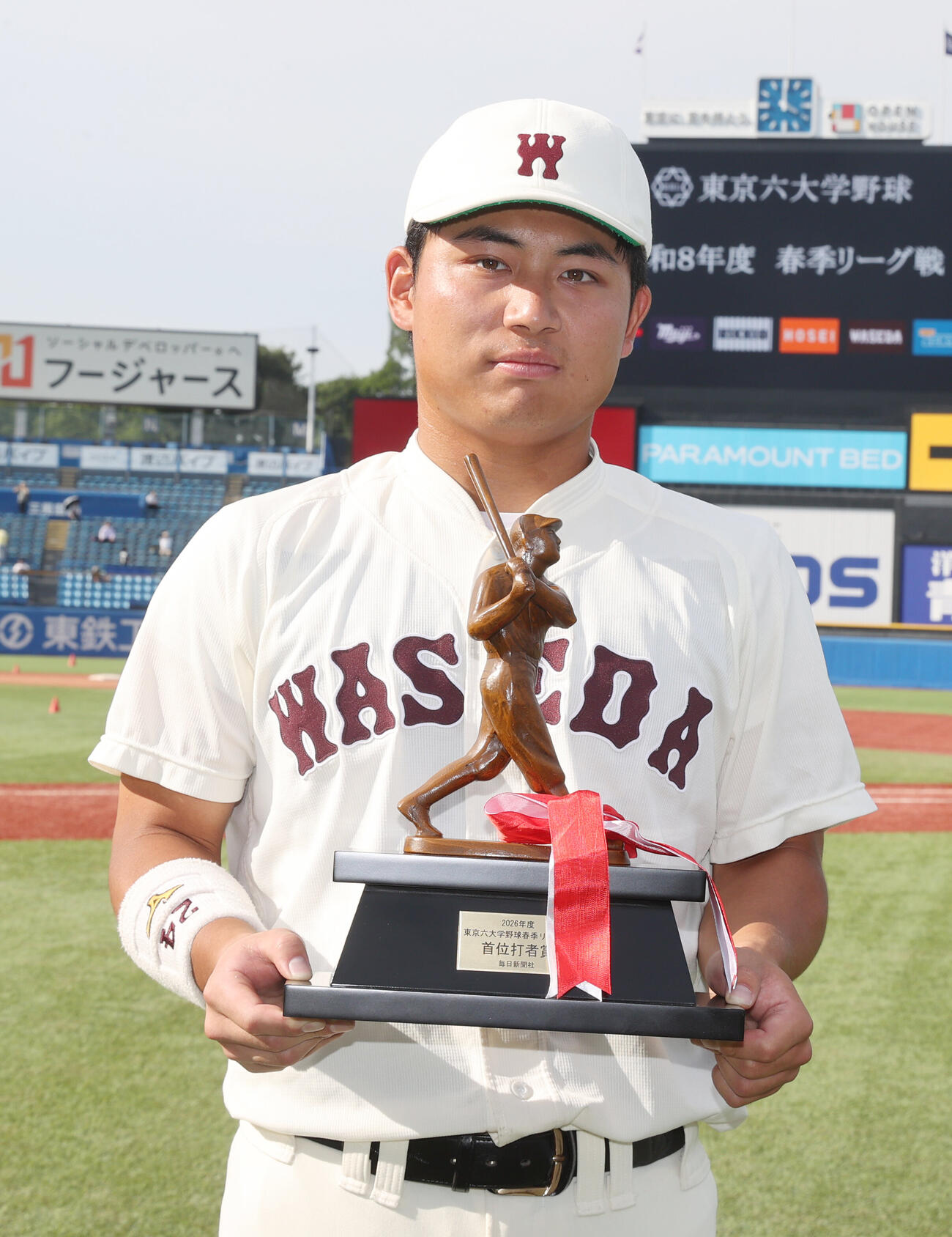 早大対慶大　首位打者賞を受賞した早大・徳丸快晴（撮影・柴田隆二）