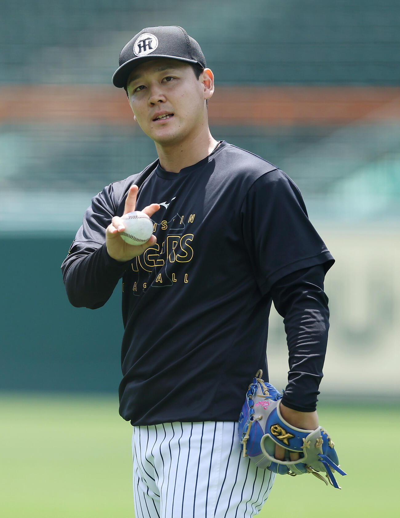 キャッチボールする阪神西勇輝（撮影・前田充）