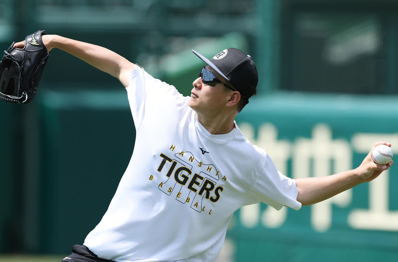 キャッチボールする阪神大竹耕太郎（撮影・前田充）