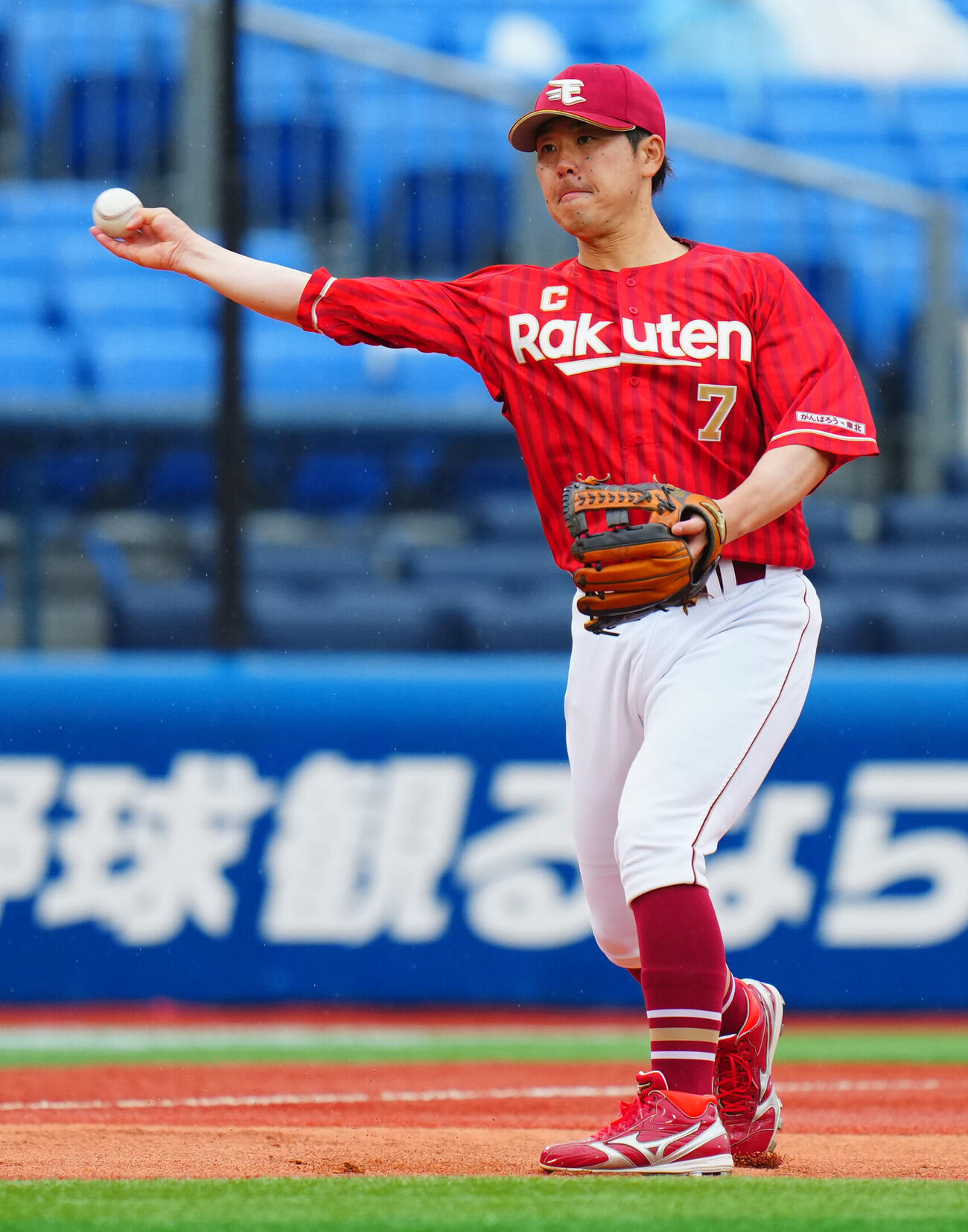 DeNA対楽天　シートノックに臨む楽天鈴木大地（撮影・垰建太）