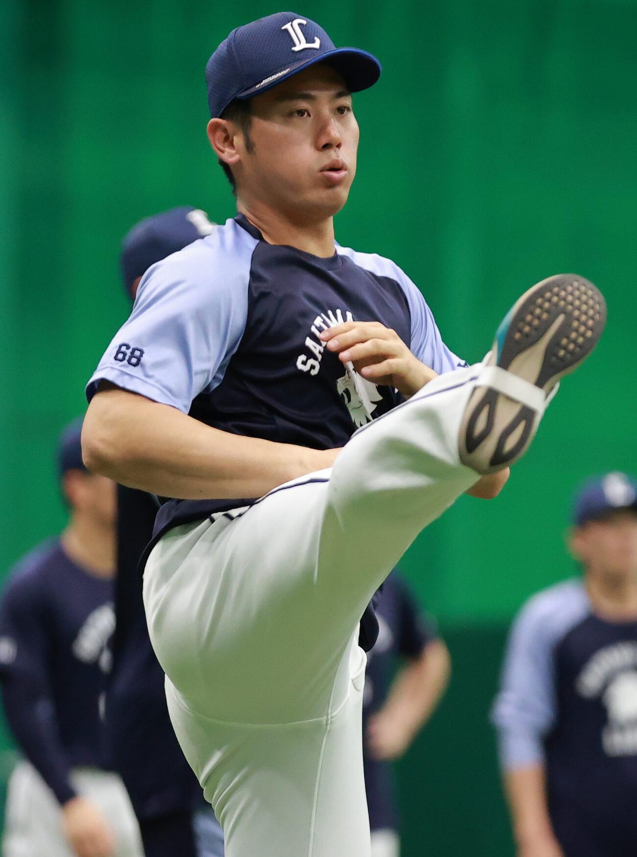 室内でアップする西武岸潤一郎（撮影・上山淳一）