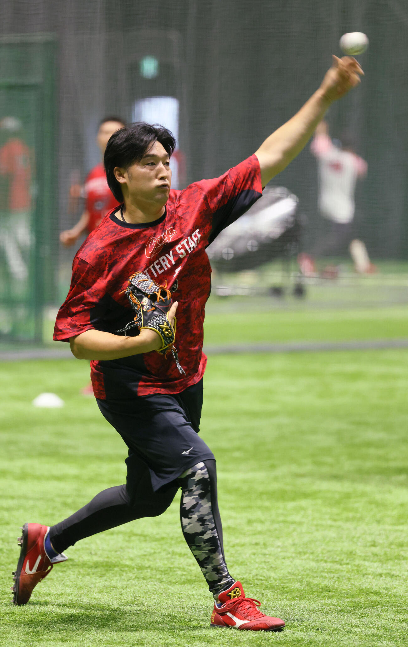 広島対日本ハム　キャッチボールをする広島床田寛樹（撮影・加藤孝規）
