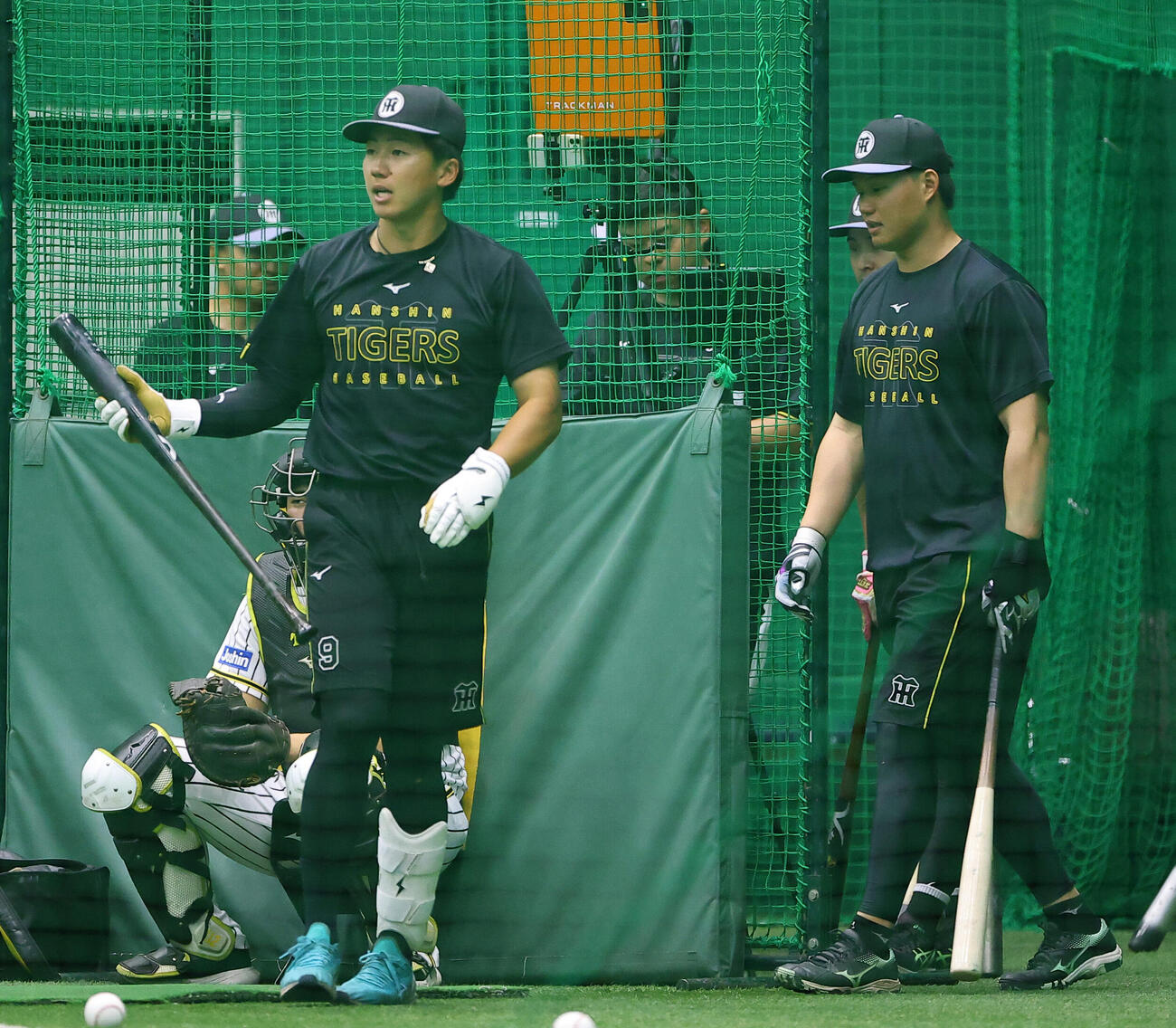 阪神対西武　打撃練習をする立石正広（左）と森下翔太（撮影・上田博志）
