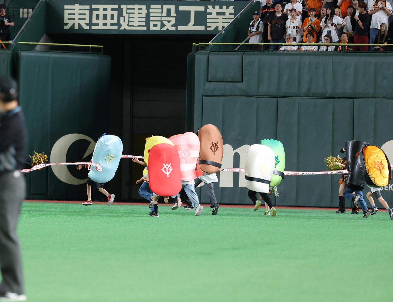 巨人対オリックス　すしレースはコハダが1着（撮影・増田悦実）