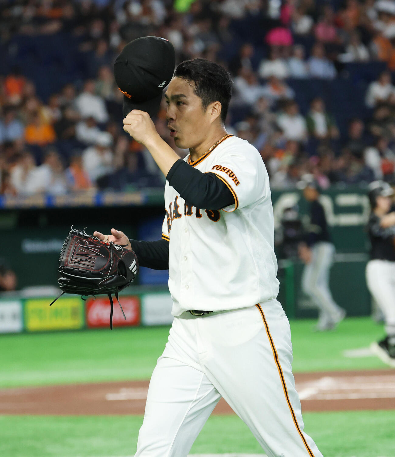 巨人対オリックス　1回表を無失点に終え安心した表情を見せる則本昂大（撮影・増田悦実）