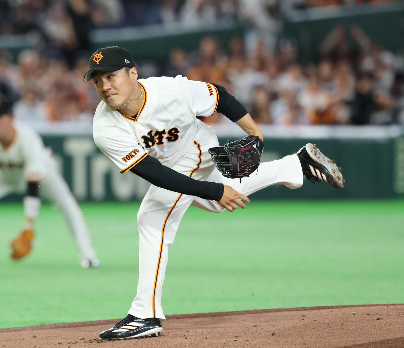 巨人対オリックス　先発し力投する巨人則本昂大（撮影・増田悦実）