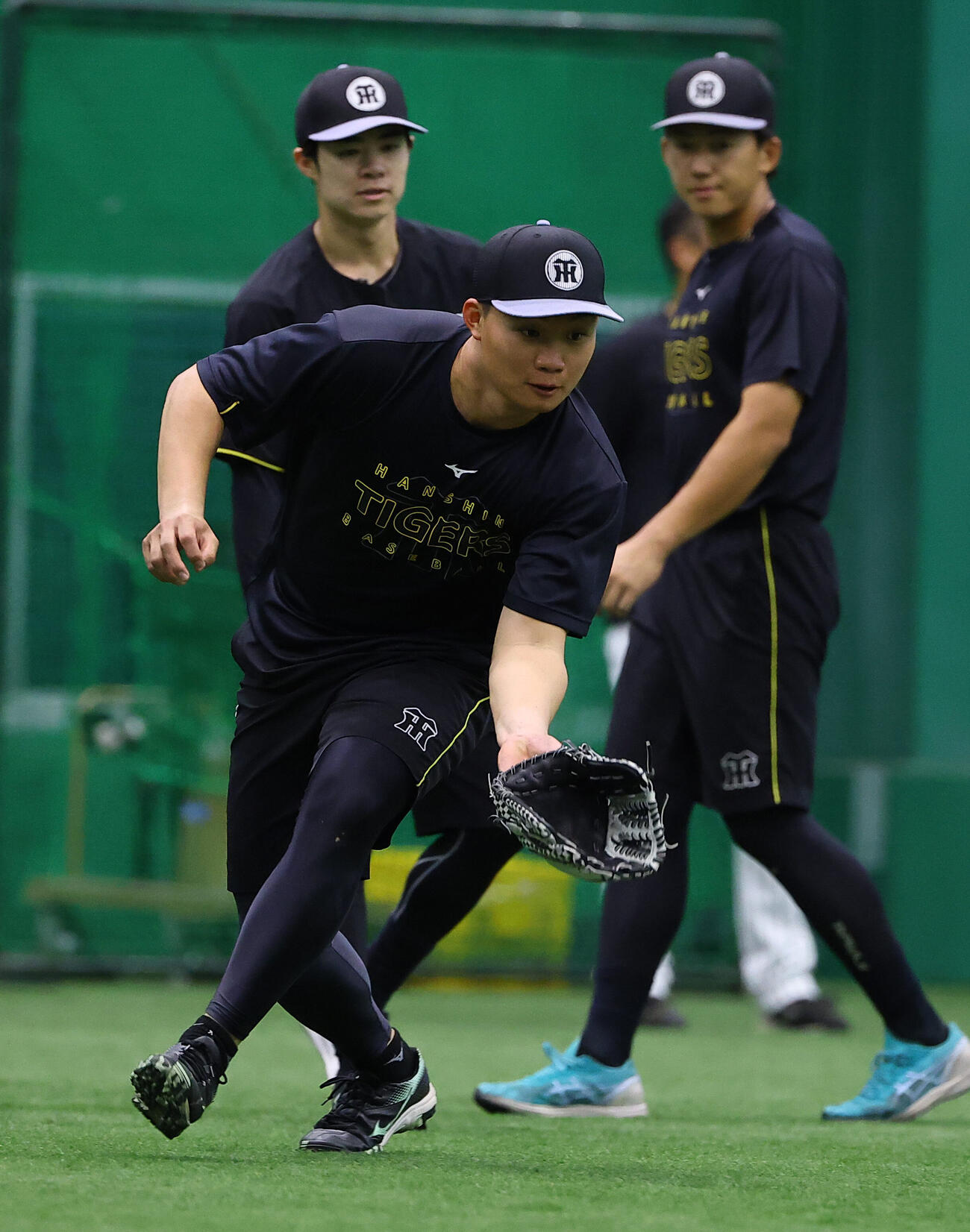 阪神対西武　ノックを受ける森下翔太（撮影・上田博志）