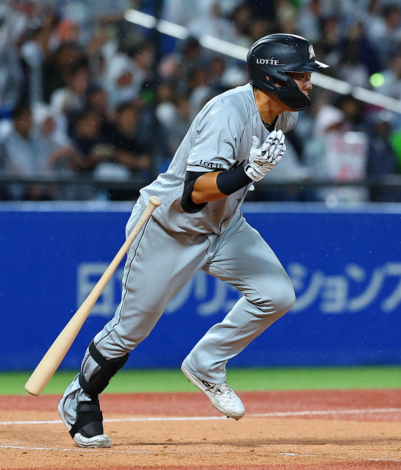ヤクルト対ロッテ　5回表ロッテ2死一、三塁、適時安打を放つ安田尚憲（撮影・野上伸悟）