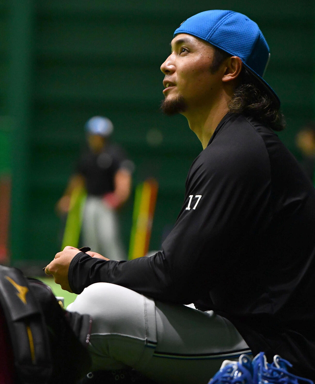 広島対日本ハム　爪を整える日本ハム伊藤大海（撮影・岩下翔太）