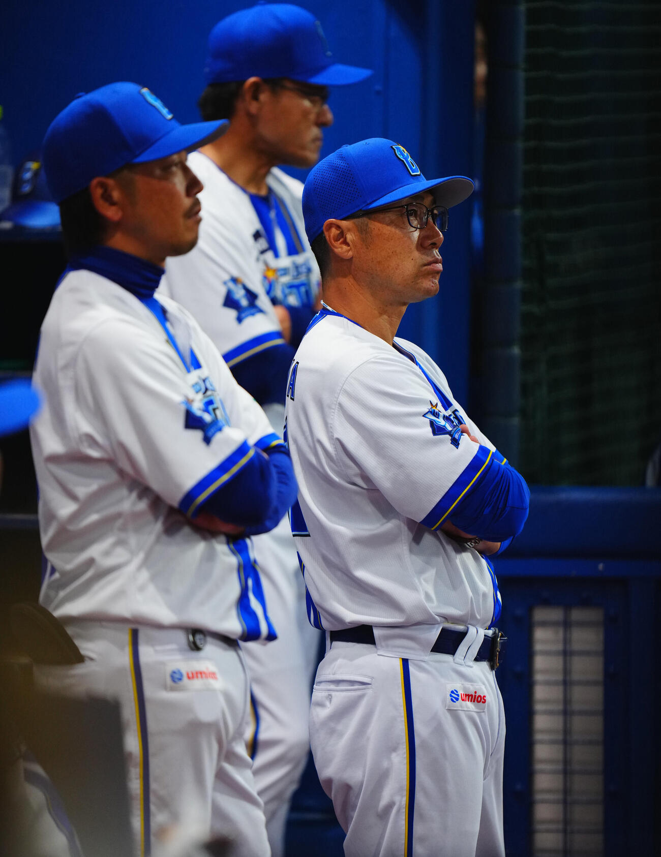 DeNA対楽天　3回表楽天に2失点を喫し渋い表情のDeNA相川亮二監督（右）（撮影・垰建太）