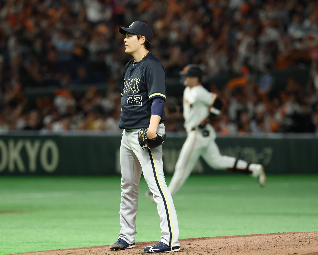 巨人対オリックス　2回裏巨人1死一塁、トレイ・キャベッジに2点本塁打を浴びる九里亜蓮（撮影・増田悦実）