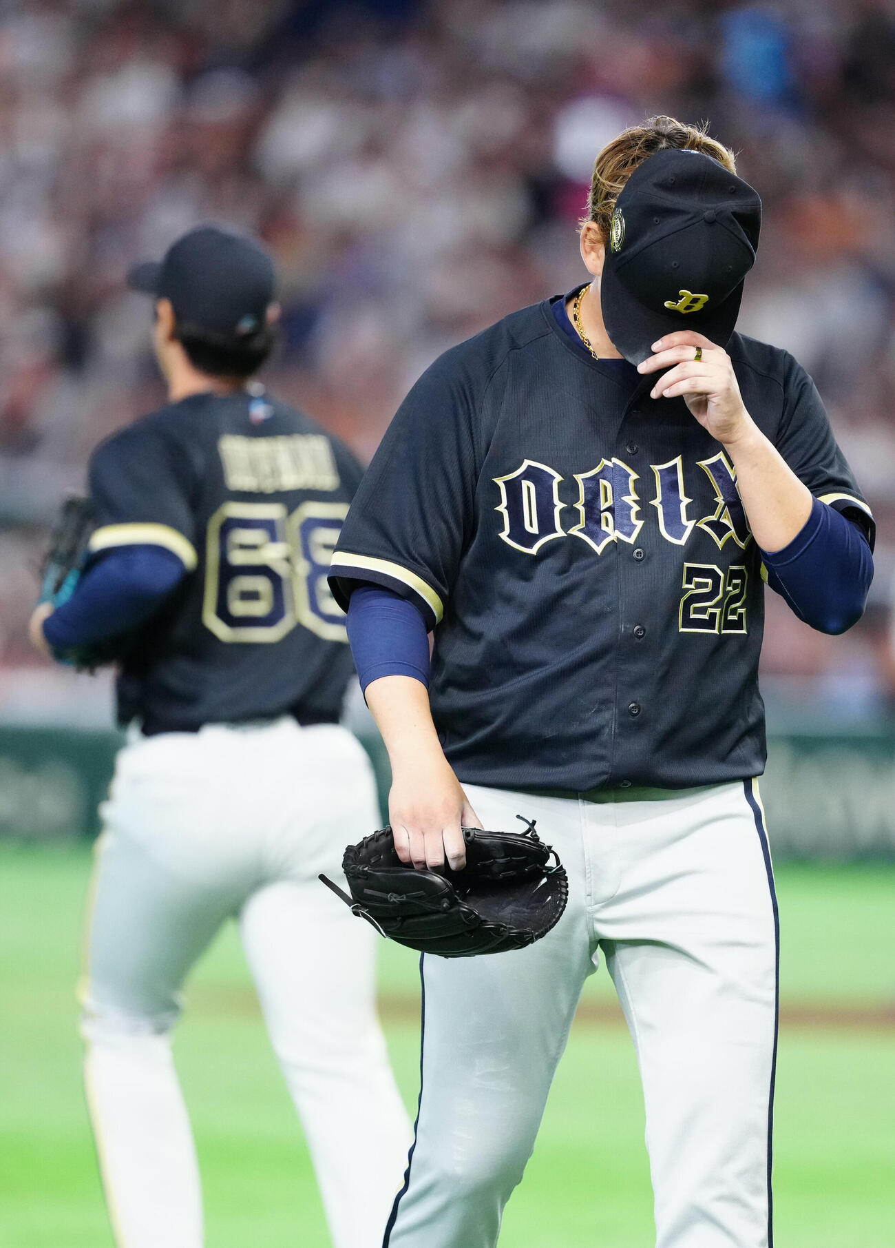 巨人対オリックス　6回途中、降板するオリックス先発の九里亜蓮（撮影・江口和貴）